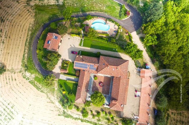 Unique wine property in stunning position