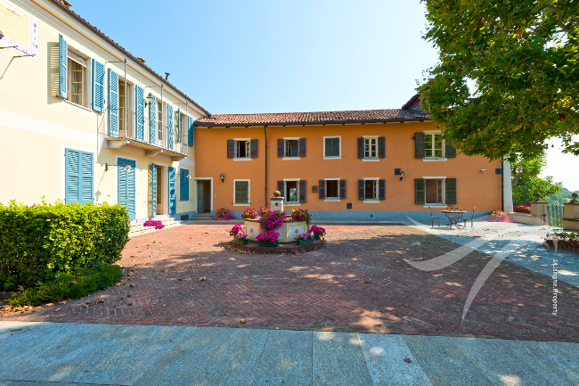 Unique wine property in stunning position