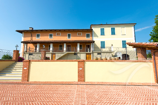 Unique wine property in stunning position