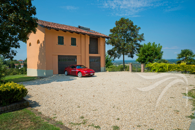 Unique wine property in stunning position