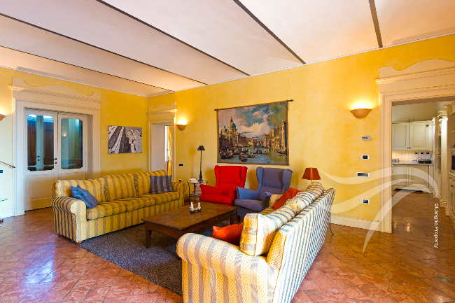 Unique wine property in stunning position