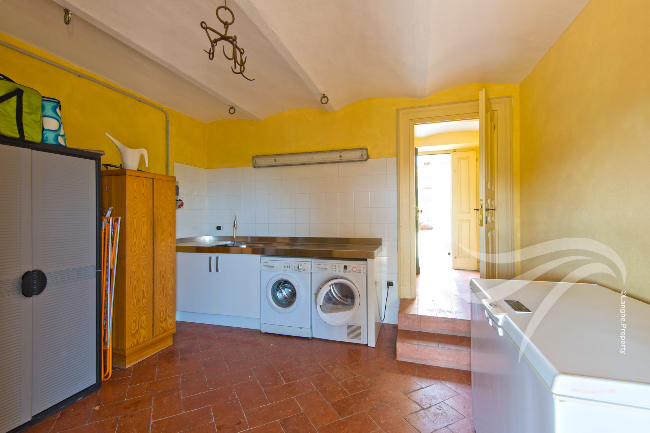 Unique wine property in stunning position