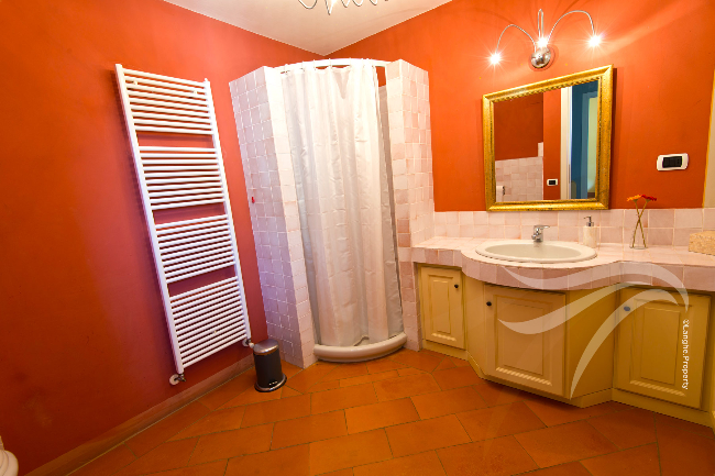 Unique wine property in stunning position