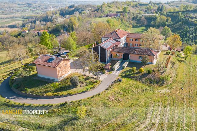 Unique wine property in stunning position