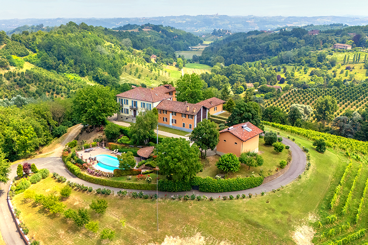 Unique wine property in stunning position