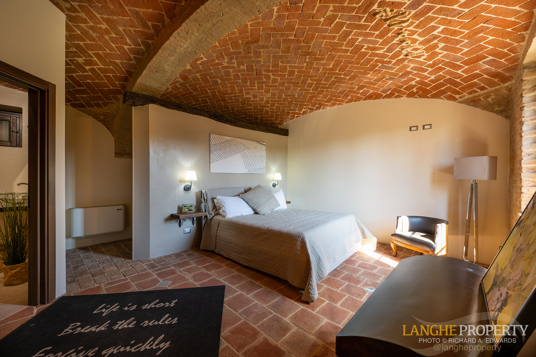 A luxury Italian country home where beauty, comfort, and nature meet