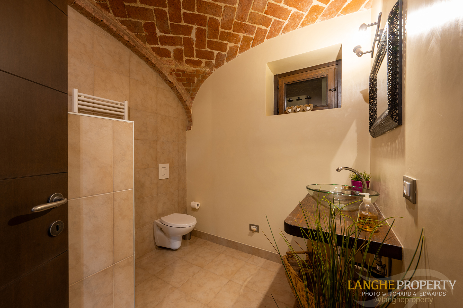 A luxury Italian country home where beauty, comfort, and nature meet