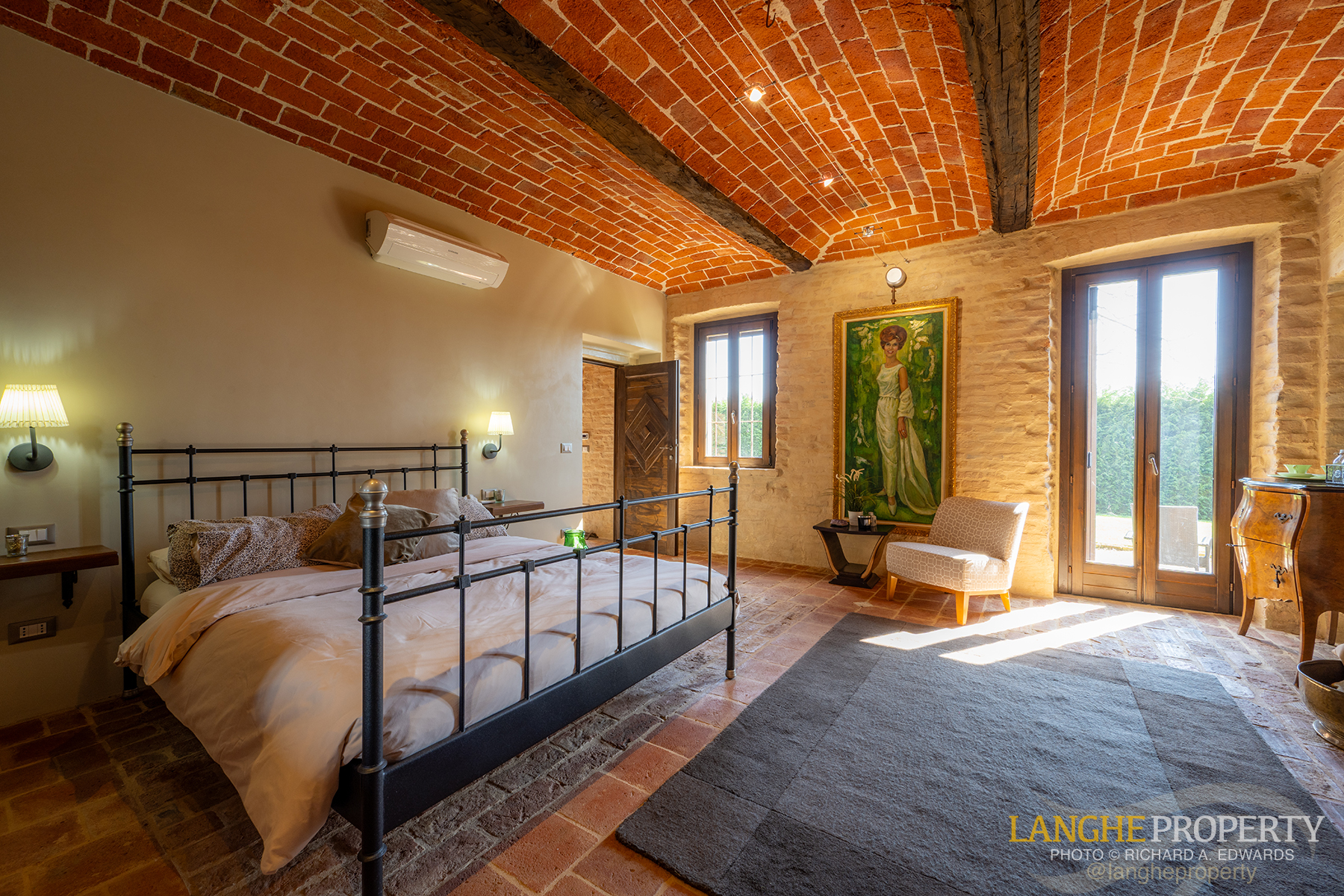 A luxury Italian country home where beauty, comfort, and nature meet