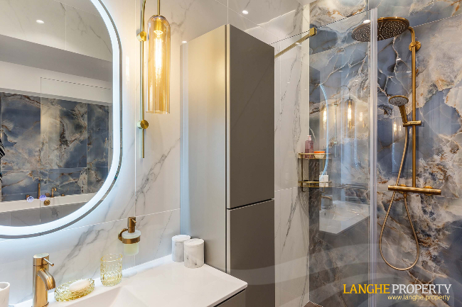 Extraordinary first-line waterfront estate 