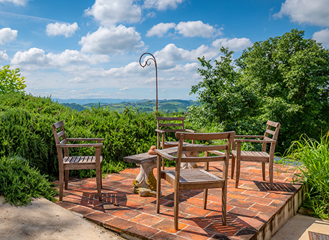 Visit a wine maker in Langhe, Piedmont - @richard_edwards