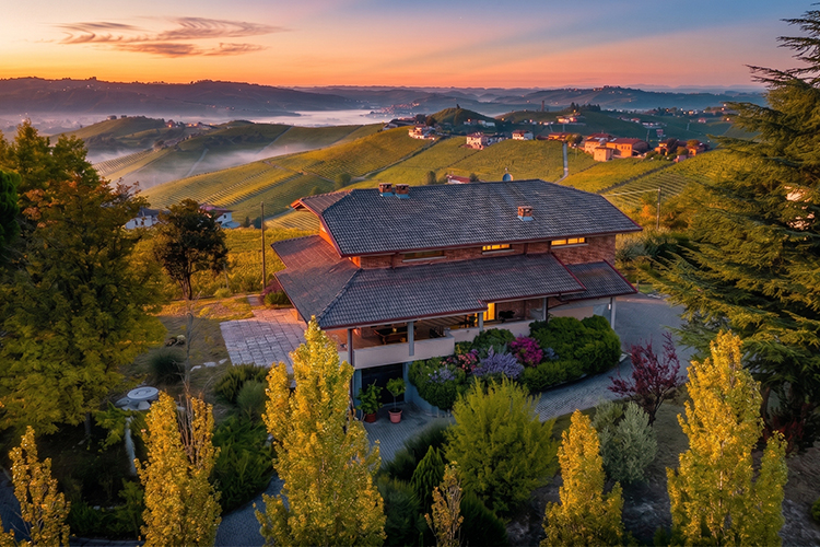 Barbaresco villa - stunning views
